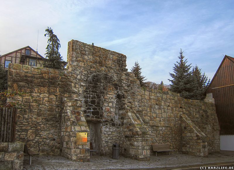 Ein saniertes Stück Stadtmauer in der Krummen Straße