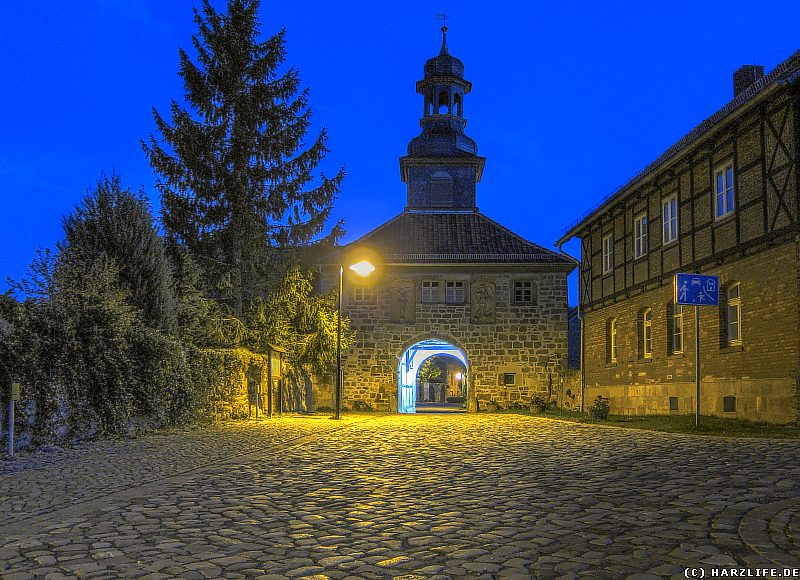 Das Torhaus des Klosters Michaelstein bei Nacht