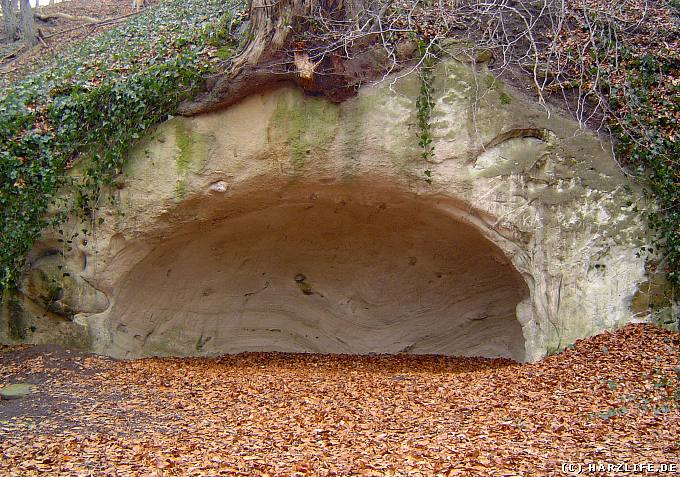 Kleine Felshöhle am Mühlenwanderweg