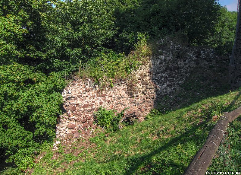 Reste der Ringmauer im Bereich der Kernburg