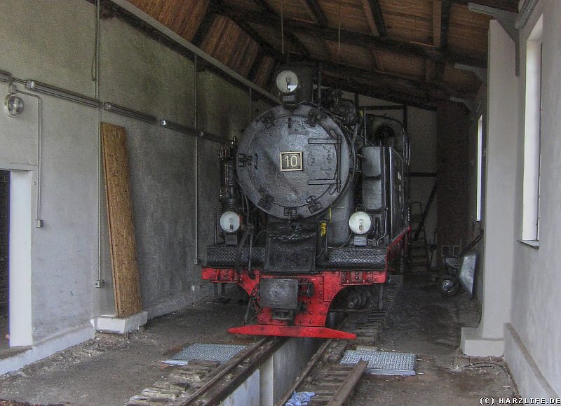 Dampflok Nr. 10 im Lokschuppen am Bahnhof Hettstedt-Kupferkammerhütte